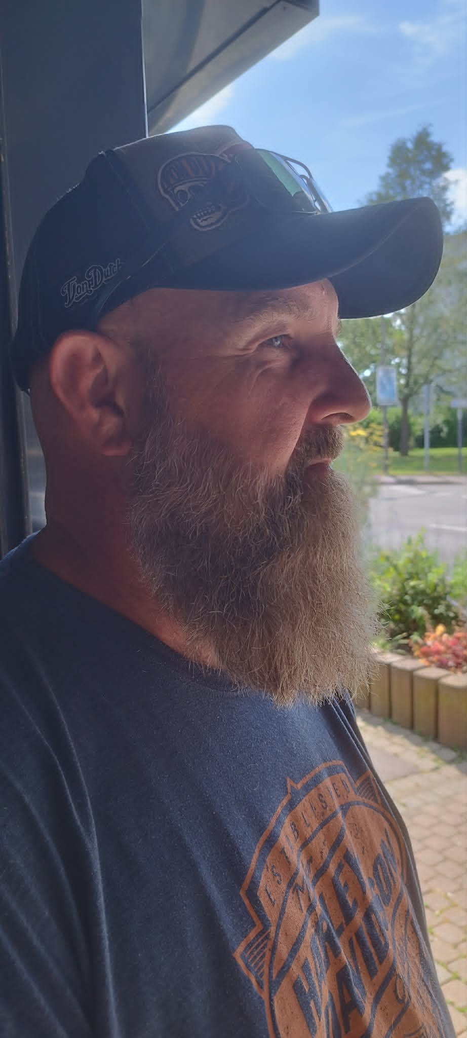 Coupe et barbe finition rasoir droit — Benny D'Coiff